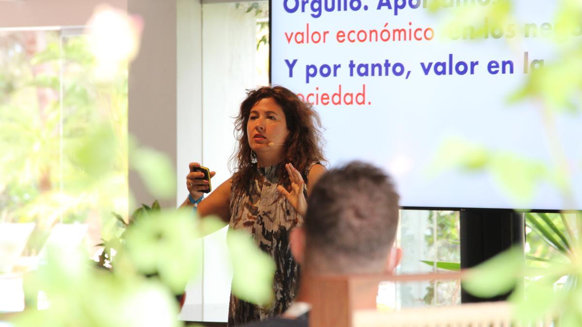 La creativa Mónica Moro, exdirectora General Creativa de la agencia McCann, durante una charla en Formentera20