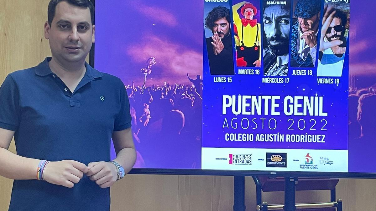 El concejal de Festejos de Puente Genil, Jesús López, presenta la programación de conciertos de la Feria