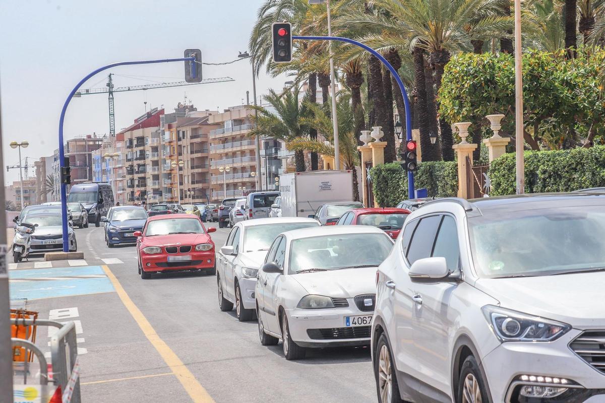 Avenida del Doctor Ruiz Cánovas a la altura del residencial El Palmeral. En el proyecto básico no figura el vial y se indica que el acceso a vehículos estará restringido a residentes