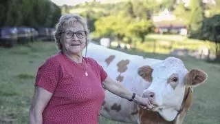 Concepción Bugallo, vecina de Leorio: "El pueblu ye otra vida; siempre cuidé les vaques y la fiesta no paró ni en pandemia"