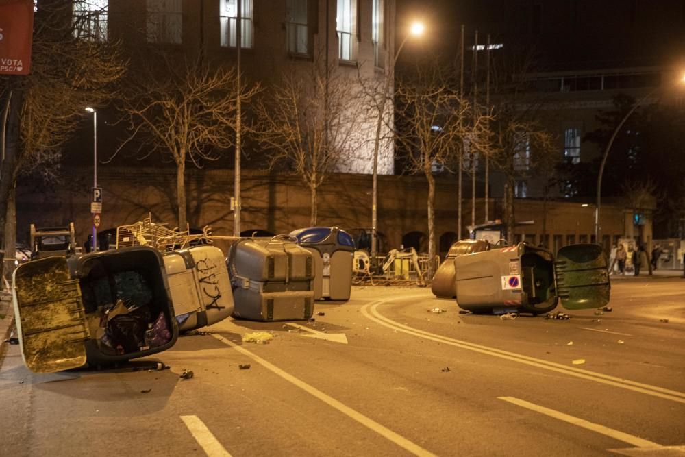 Grups incontrolats provoquen destrosses a Girona