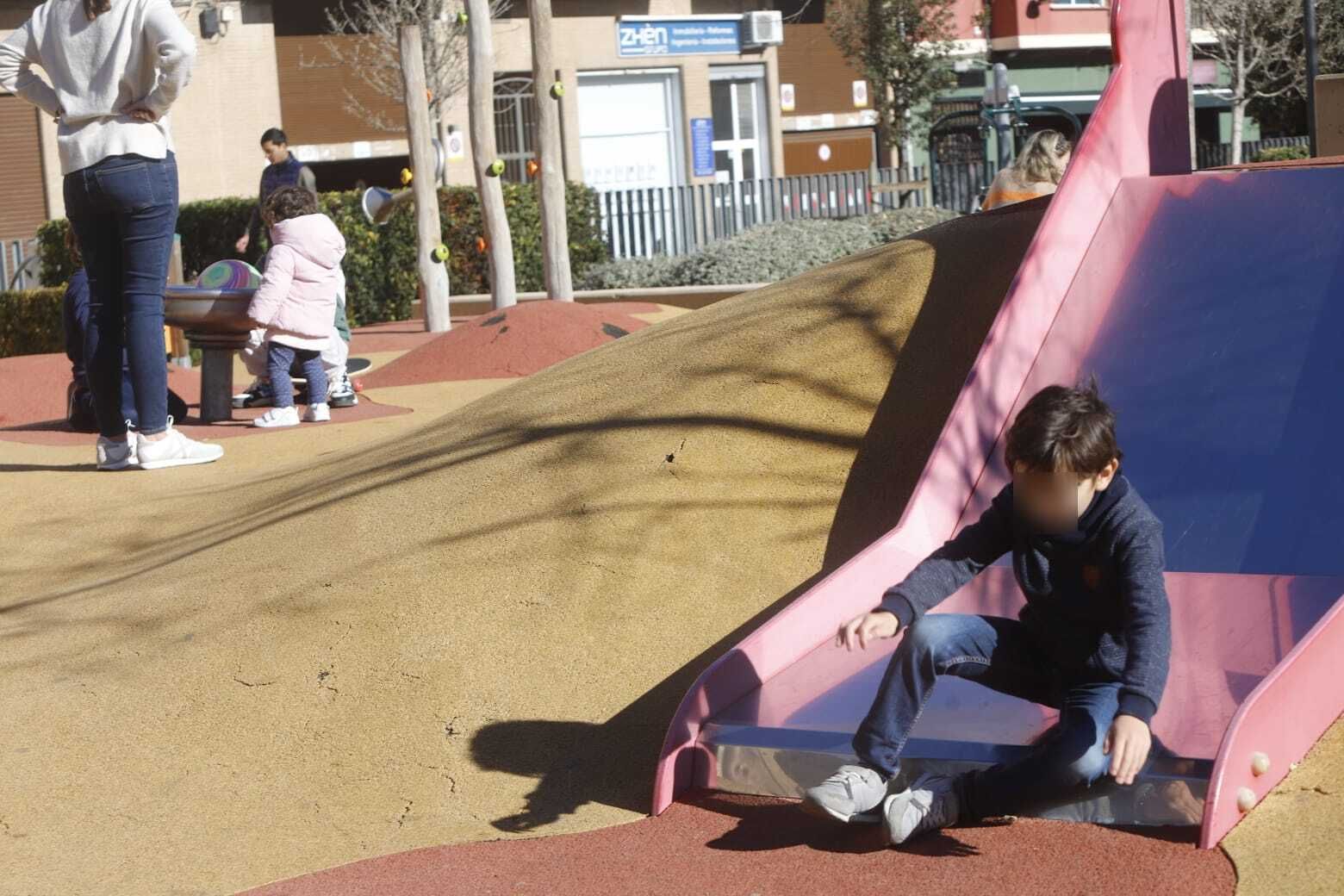 Los niños llenan los parques el día de Reyes en València