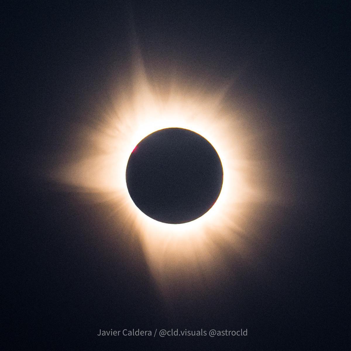 Foto captada por Javier Caldera durante el eclipse.