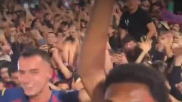 Balde i Casadó celebren la Lliga a la plaça Catalunya