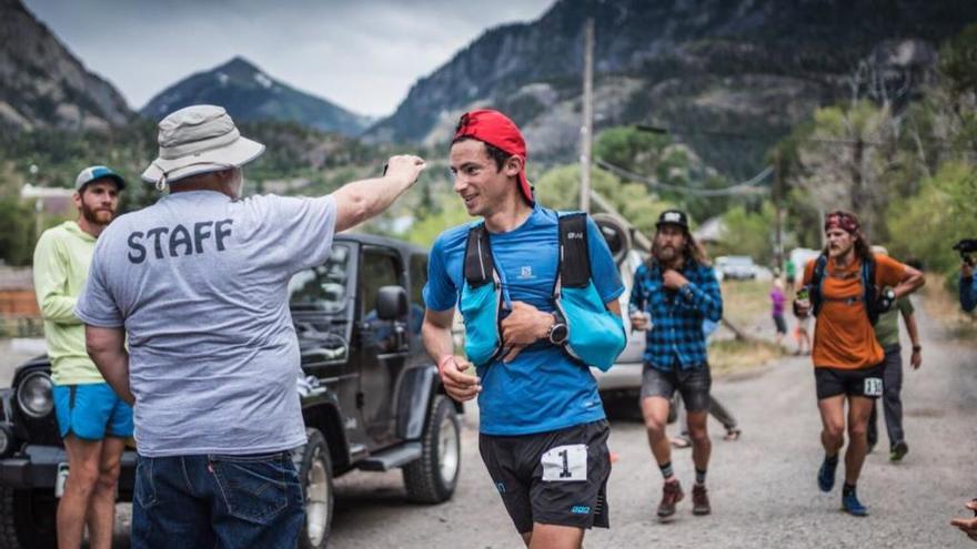 Kilian Jornet no té límits: Guanya una cursa corrent 100 km amb l&#039;espatlla dislocada