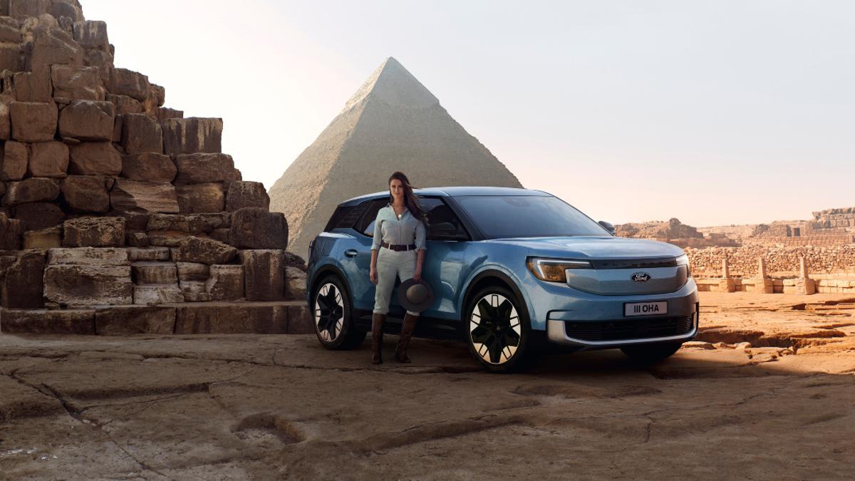 La exploradora Lexie Limitless recorre el mundo… ¡en coche eléctrico!