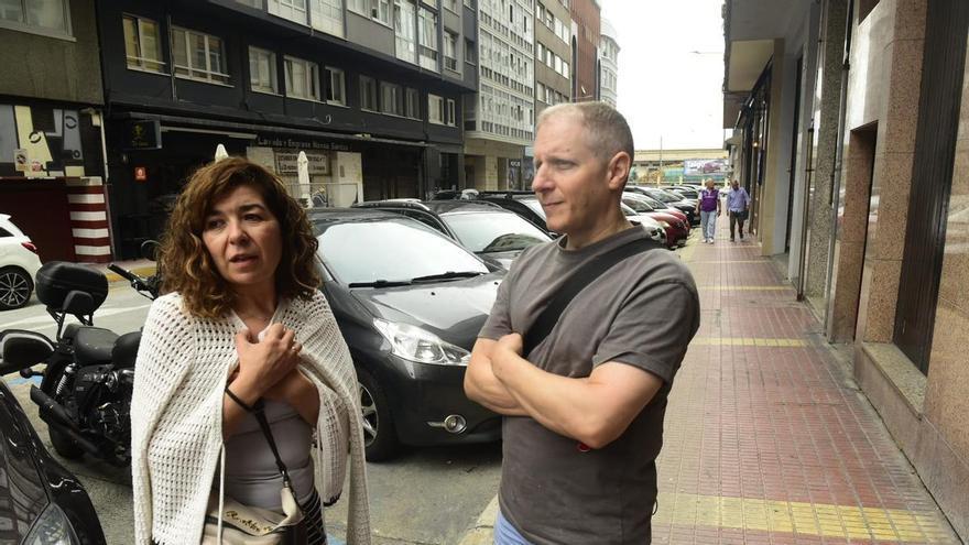 Patricia y Marcos, dueños de la carnicería bajo el piso que ardió esta madrugada en A Coruña: "Los vecinos salieron descalzos"