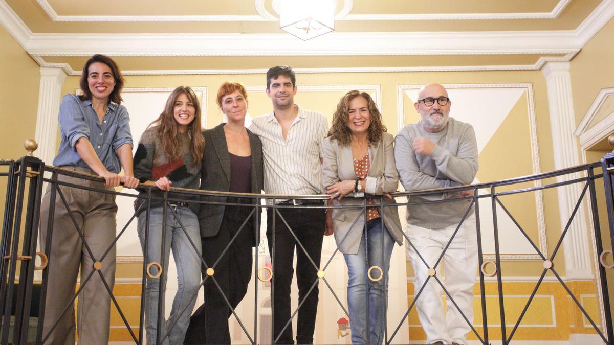 Mónica Pérez, Marina Salas, Nuria Mencía, Francesco Carril, María Dolores Padilla y Javier Cámara, en el Principal.