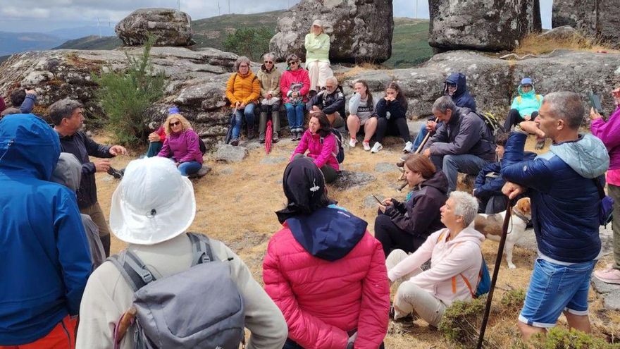 Una veintena de personas participan visitan Portalén |