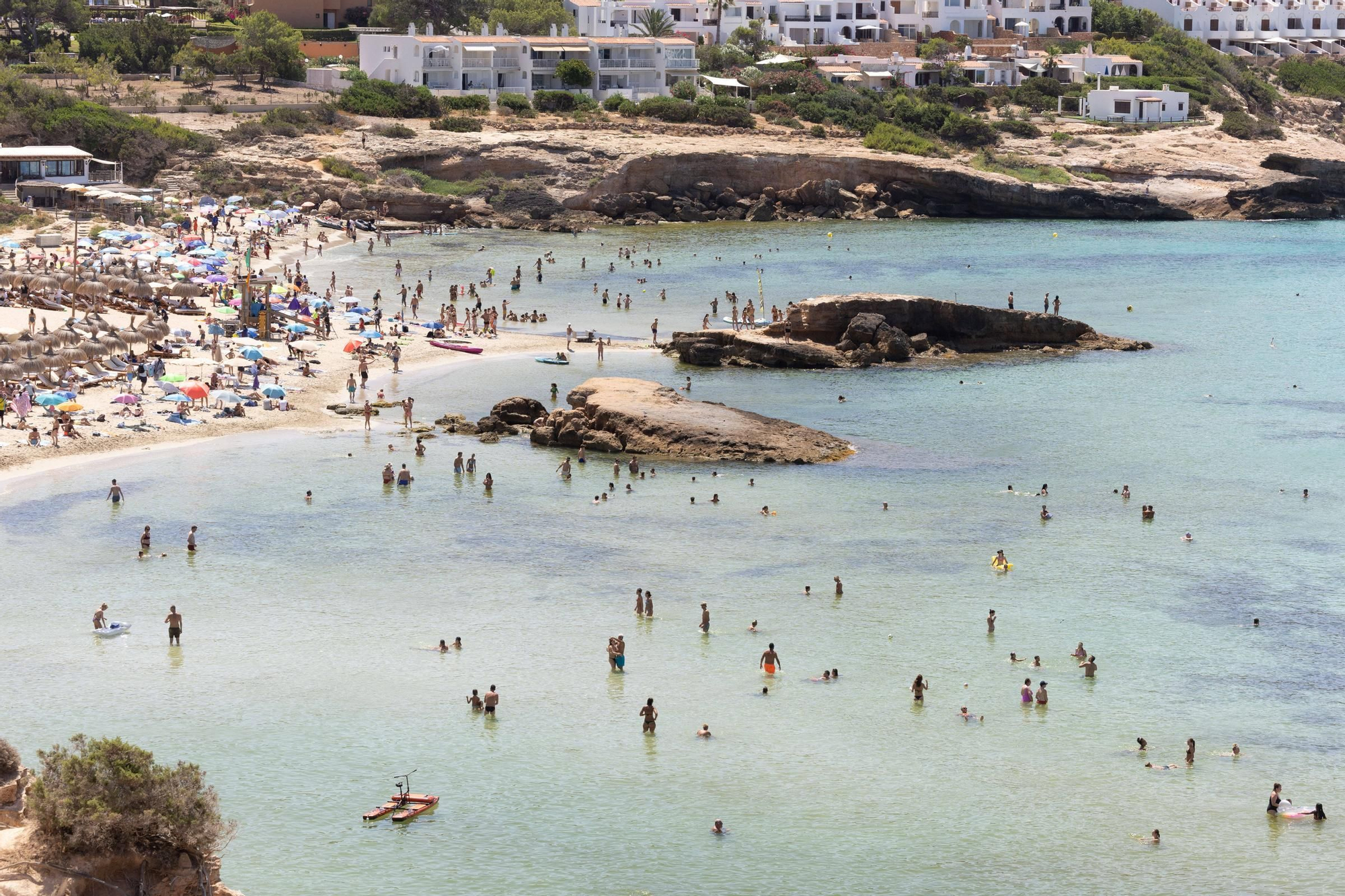 Aquí están todas las fotos de la instalación de bombas para evitar manchas de microalgas en Cala Tarida