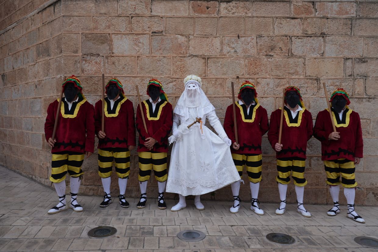 Castelló recibe con honores al Santísimo en la procesión del Corpus Christi