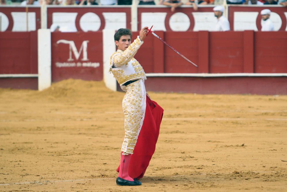 Las imágenes de la tercera corrida de abono de la feria taurina de Málaga en La Malagueta.