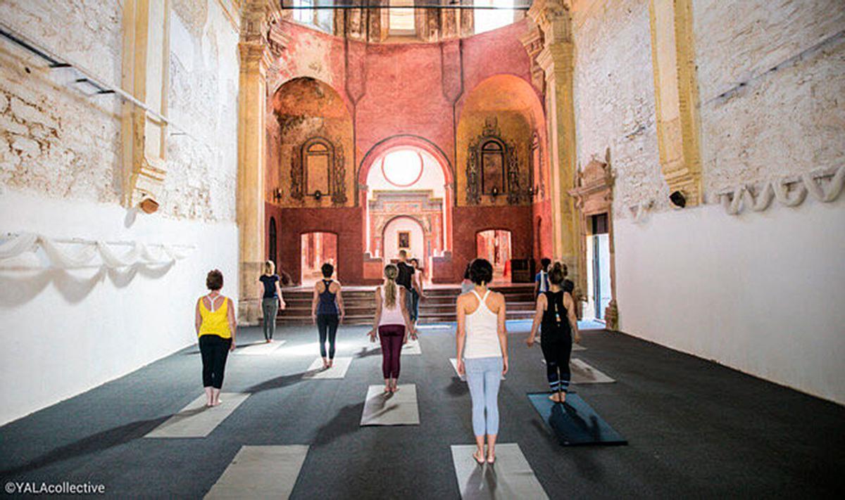 Se pueden hacer actividades de meditación en las distintas estancias del monasterio.