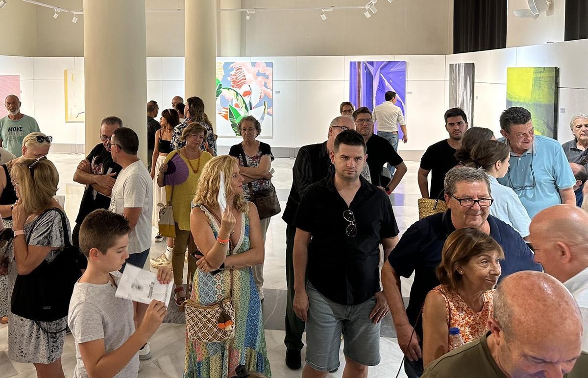 Visitantes en la inaguración de las exposiciones.