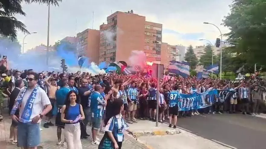 El Deportivo no camina solo en Valladolid: miles de aficionados tiñen de blanco y azul el recorrido hasta el José Zorrilla