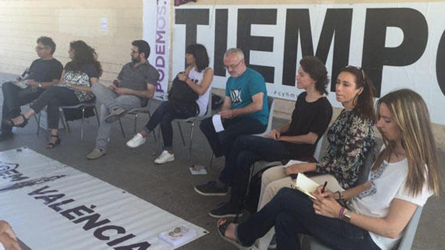 Podemos vuelve bajo el puente para lanzar la precampaña