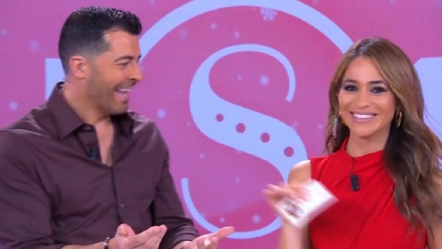 Una presentadora de Telecinco se entera en pleno directo que le ha tocado la lotería: &quot;¡Os tengo que contar una pedazo de noticia!&quot;