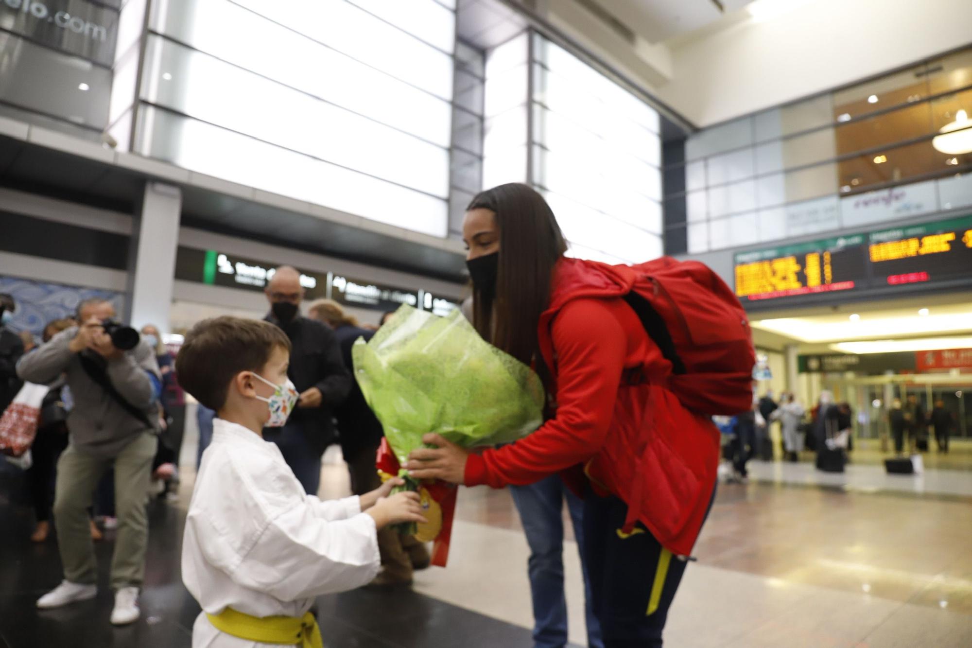 María Torres ya está en Málaga con su oro mundial en kárate