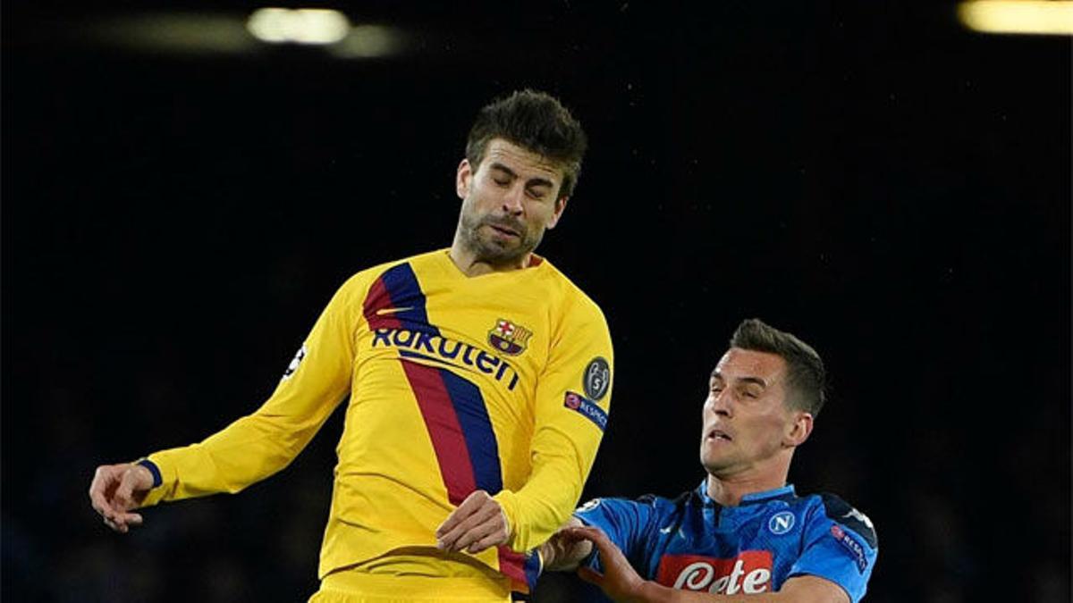 Piqué se marchó lesionado de San Paolo tras un feo salto