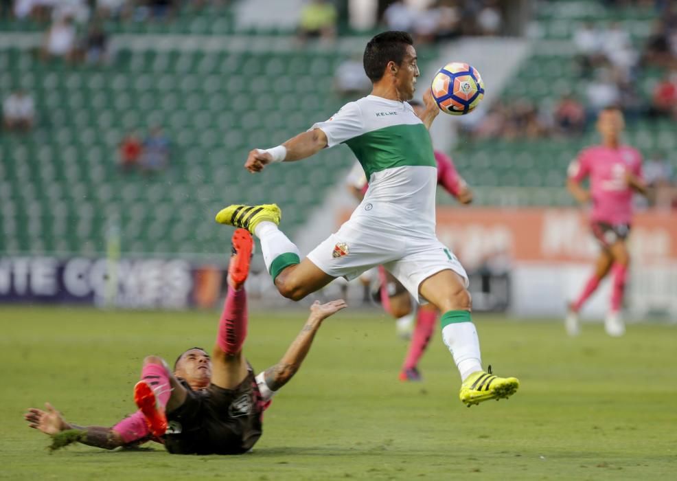 El Elche CF acelera en casa