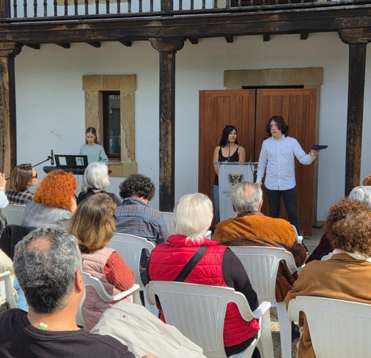 Villaviciosa se llena de versos para celebrar la primavera