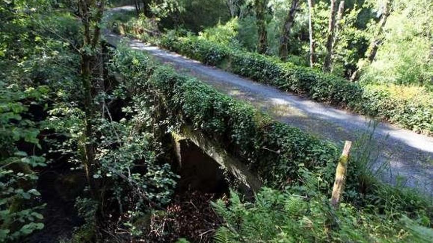 Ponte da Aldea Grande en Paradela.  // Bernabé/Luismy