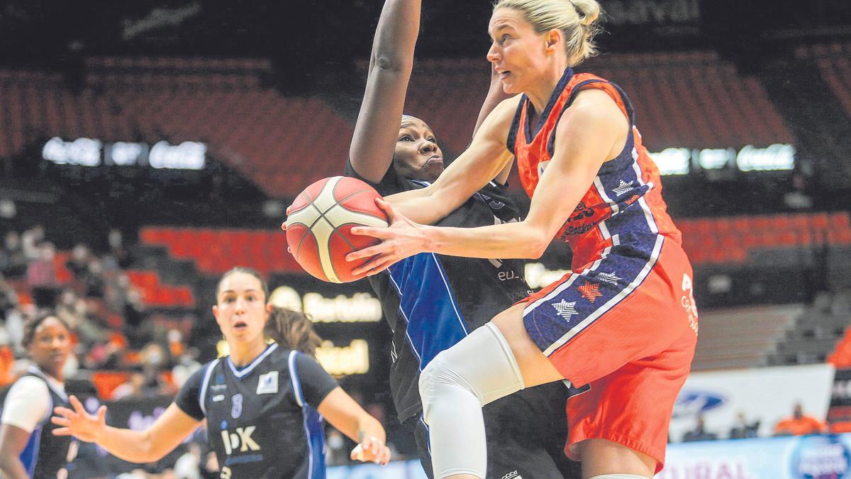 La capitana de Valencia Basket, Anna Gómez