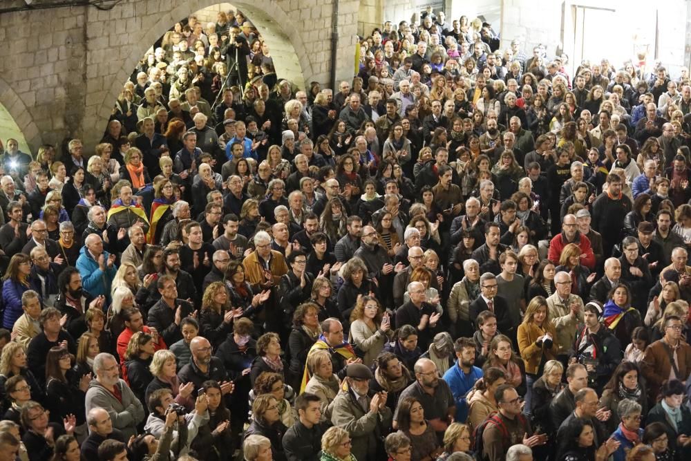 Concentració a la Plaça del Vi per reclamar l'alliberament dels consellers cessats