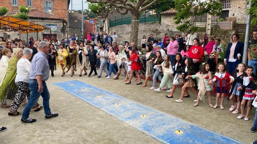 Los vecinos, bailando la danza prima