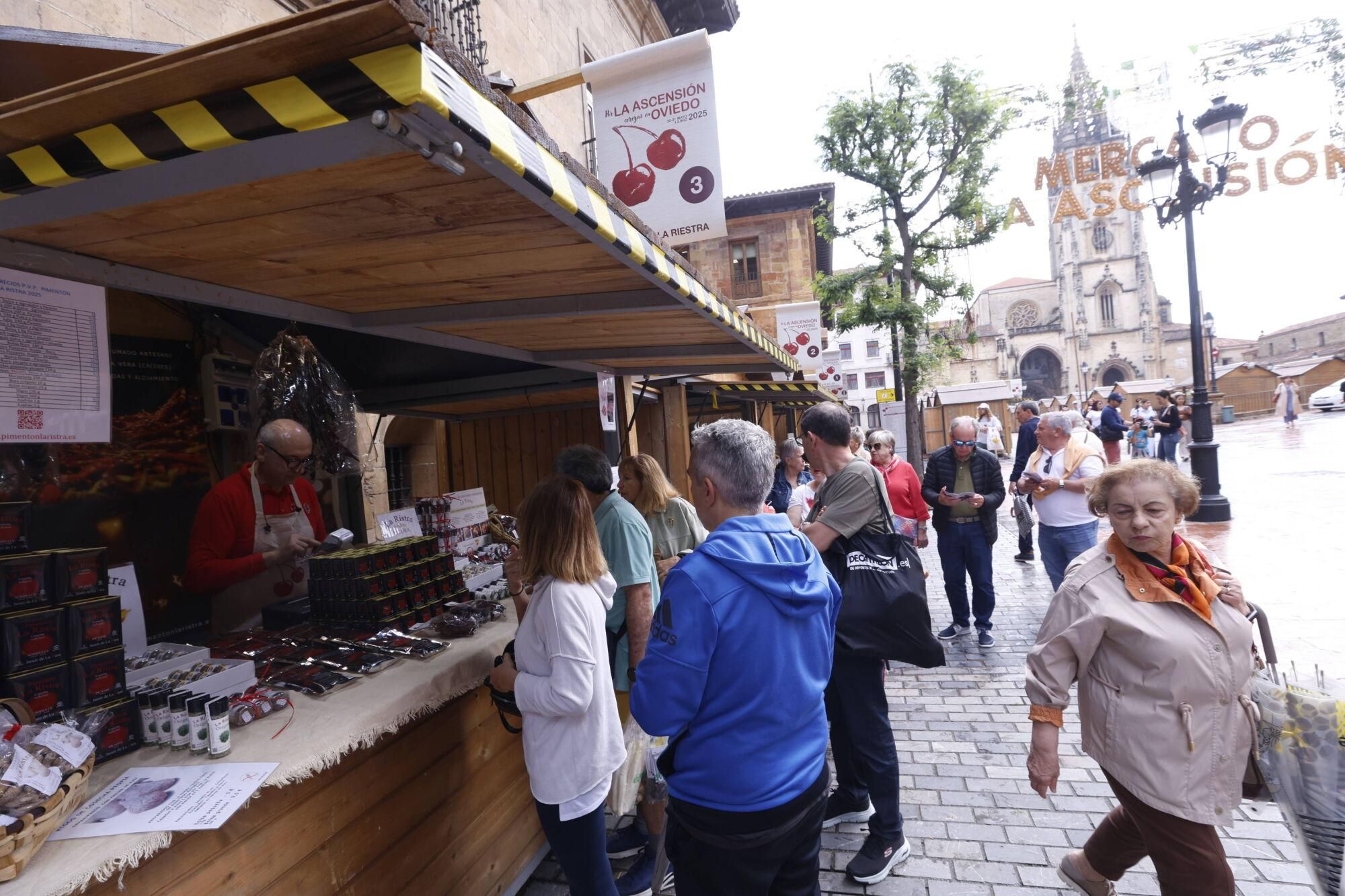 Apertura del mercadillo de la Ascensión y visita del alcalde