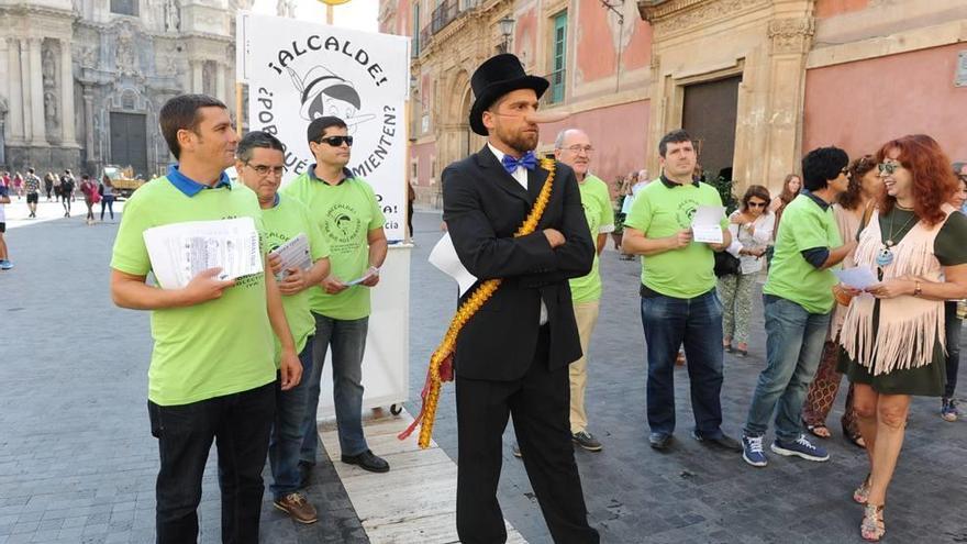 Los sindicatos utilizaron al alcalde ´Pepe Pinocho´ en sus últimas protestas en la calle por el convenio.