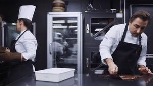 Jordi Roca, en un fotograma de ’El sentido del cacao’.