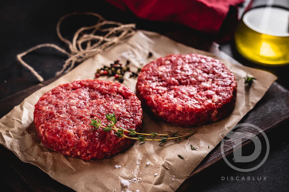 Hechas 100% con carne de vaca de gran calidad y elaboradas a partir de cortes nobles, las hamburguesas de Discarlux proceden de ganaderías seleccionadas por su buena praxis y bienestar animal.
