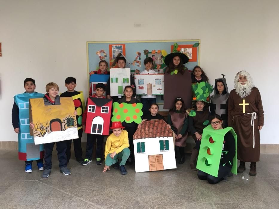 El colegio Sant Pere se inspira en sus 50 años para celebrar el carnaval
