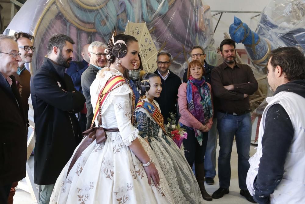 Visita de Ribó y las Falleras Mayores a la Ciudad del Artista Fallero