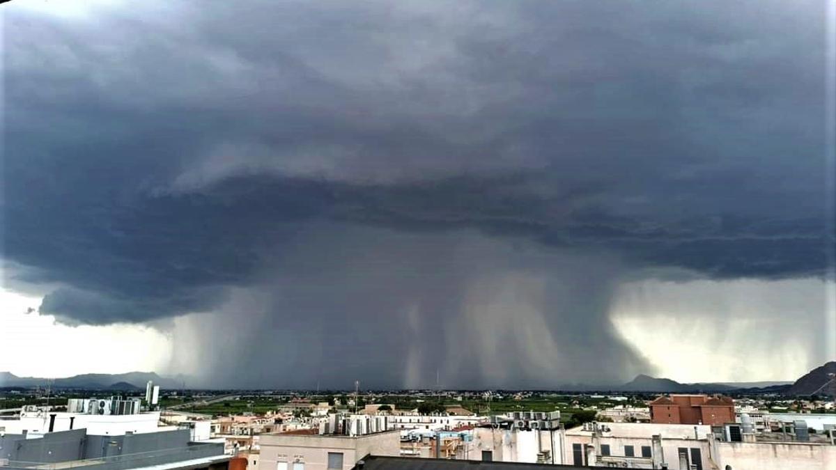 Reventón húmedo aproximándose a Orihuela el pasado lunes