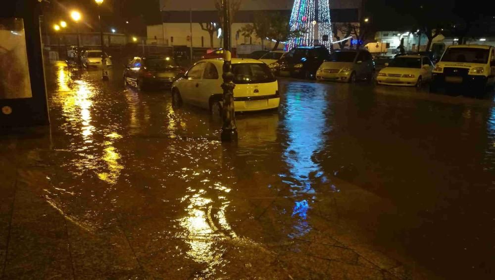 Balsa de agua en el centro de Marín.