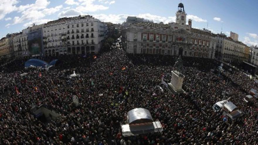 Miles de personas arropan a Podemos en Madrid