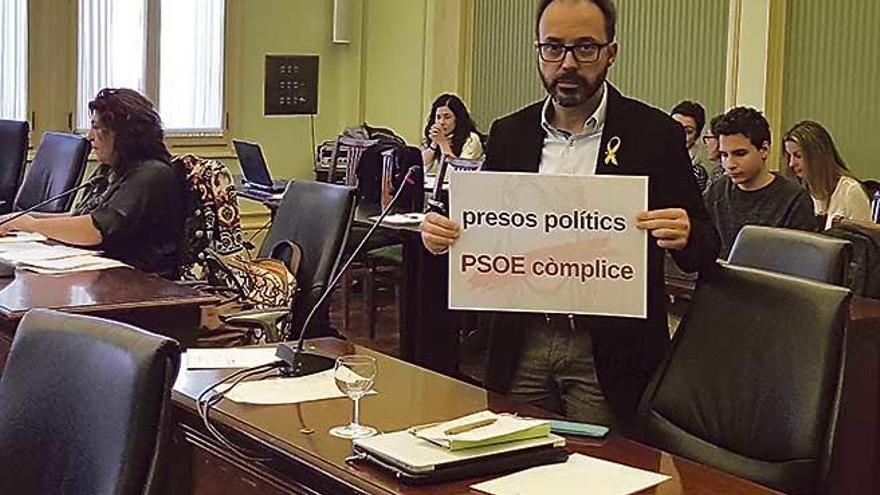 El diputado de Més per Menorca, Josep Castells, se solidariza con los &quot;presos políticos&quot;.