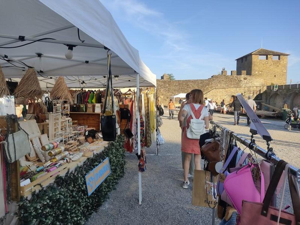 La muestra de productos de alimentación y artesanía, epicentro de la la Expoferia de Sobrarbe. | EL PERIÓDICO