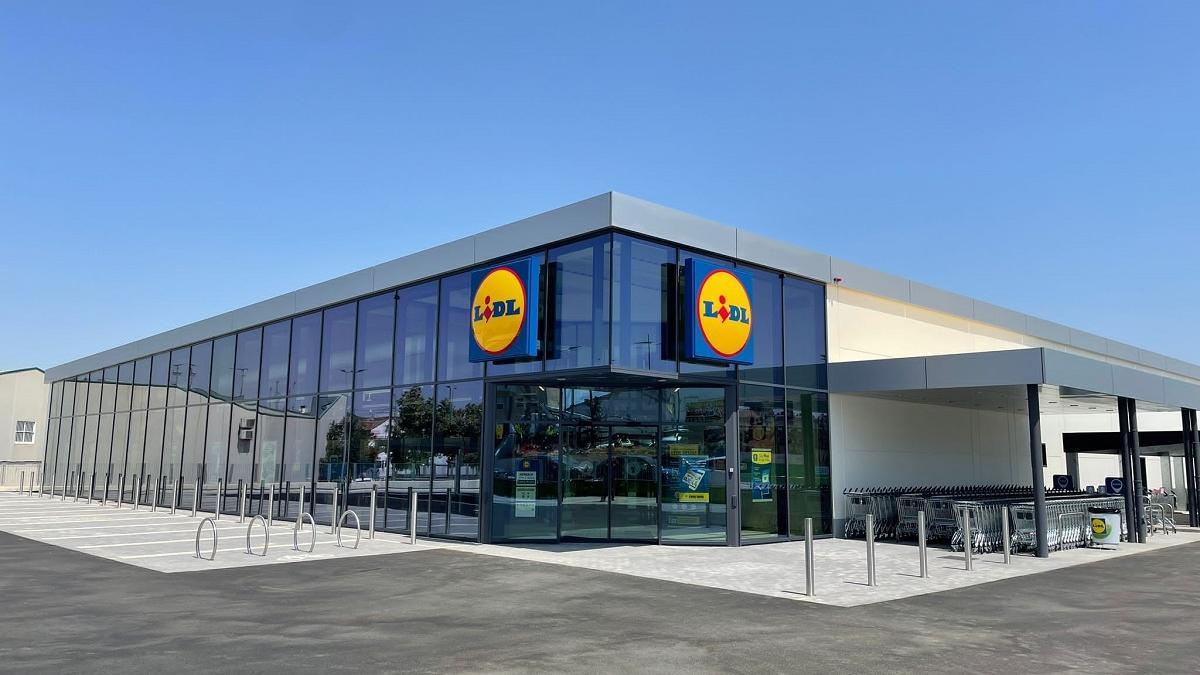 Un tienda de la cadena Lidl, que esta semana abre un nuevo supermercado en Churriana, barriada de Málaga capital.