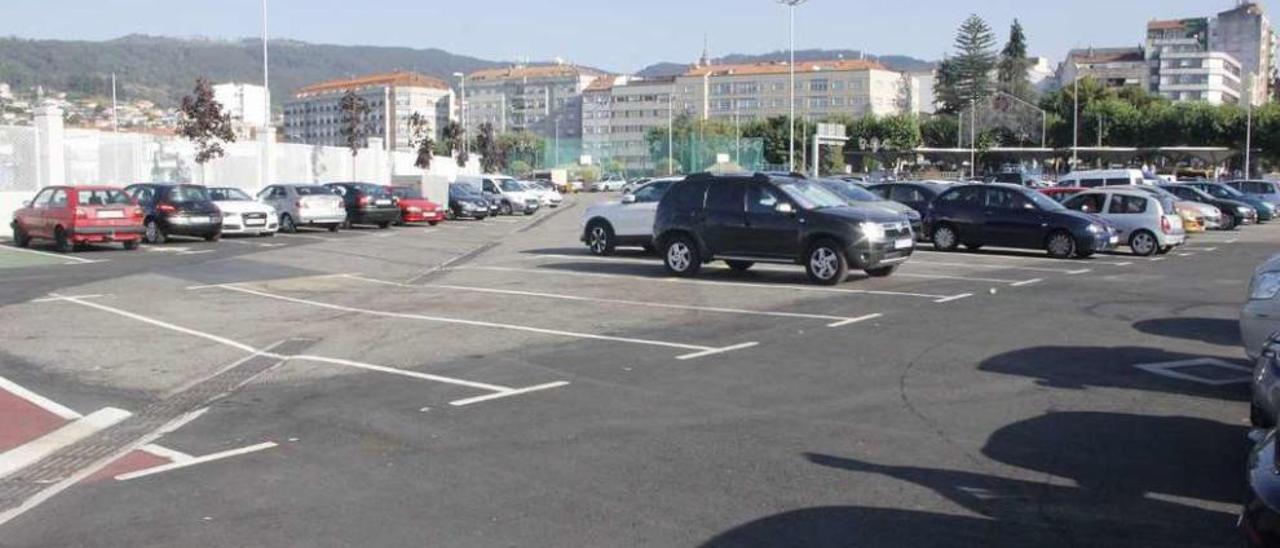 Explanada de aparcamiento que en su día se eligió para el centro de ocio. // Santos Álvarez