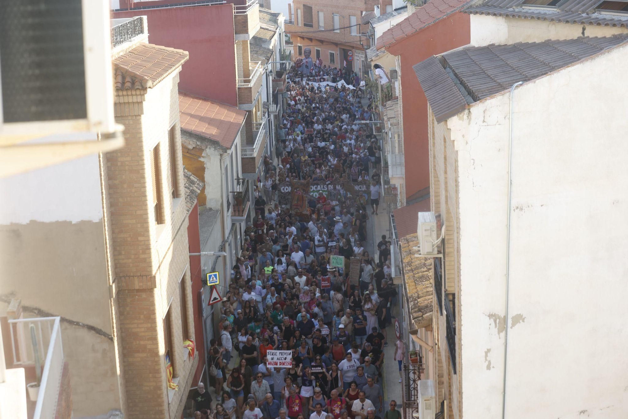 La novena manifestación contra Mazón por la gestión de la dana desde Catarroja, en imágenes