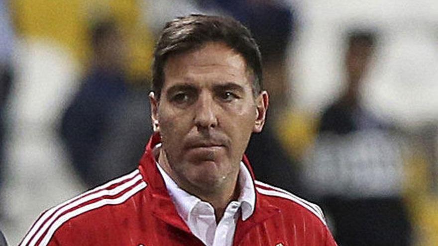 Berizzo contempla el partido. // Efe