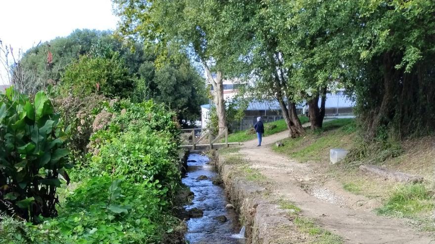 Bueu acomete la limpieza del tramo urbano del cauce del río Bispo