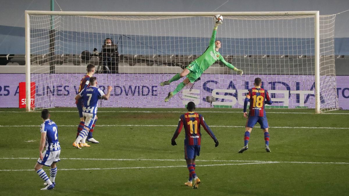 Excepcional parada de Ter Stegen a tiro de Zaldua.