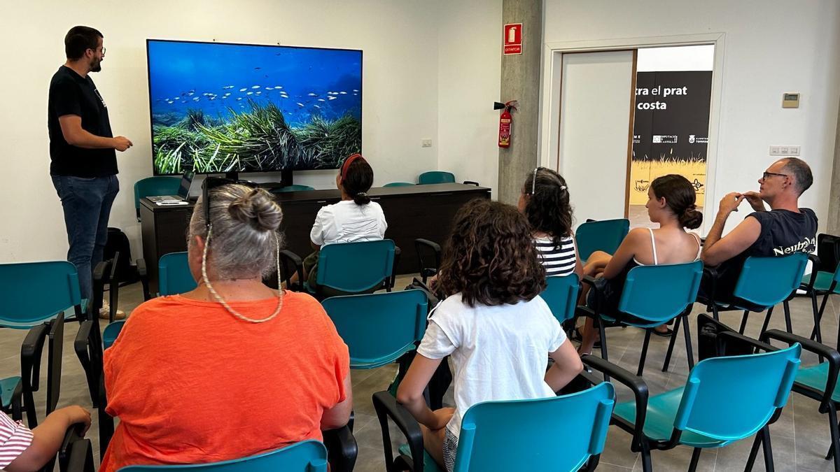 Charla abierta al público, impartida por el biólogo de la Fundación Azul Marino Jaime Penadés, sobre la Posidonia oceanica