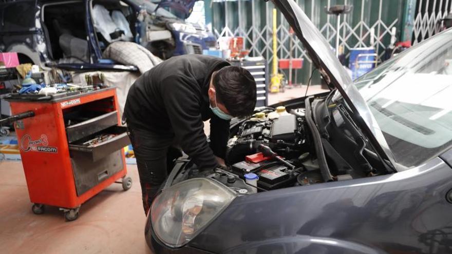 Los talleres buscan personal extranjero por la falta de mano de obra: “No es sostenible”