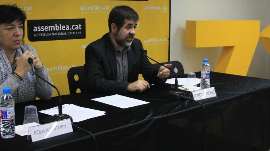 Alentorn i Sánchez durant la roda de premsa de presentació del document.