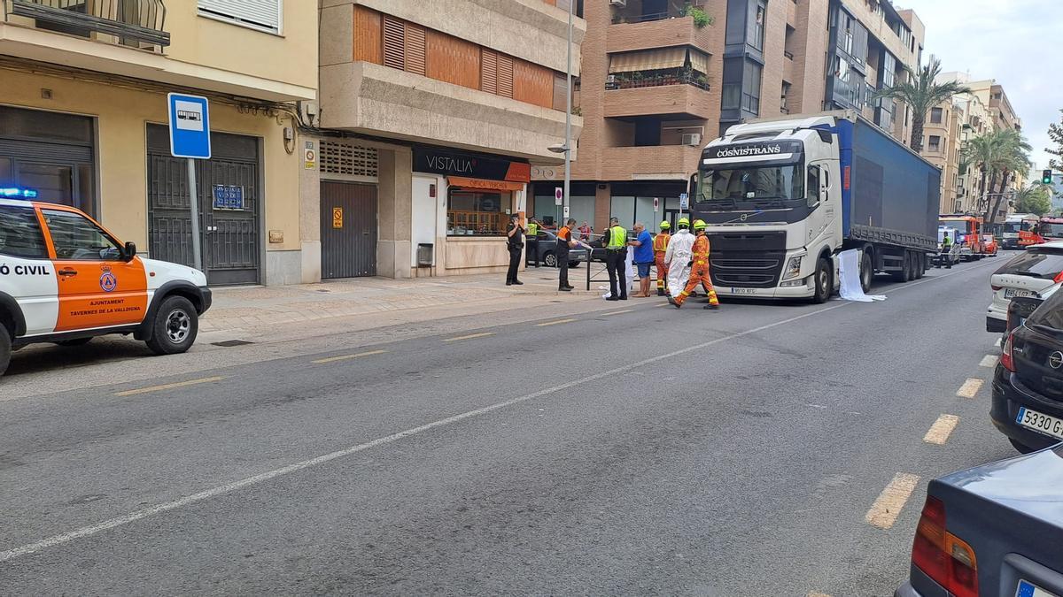 El camión en el lugar donde se ha producido el atropello